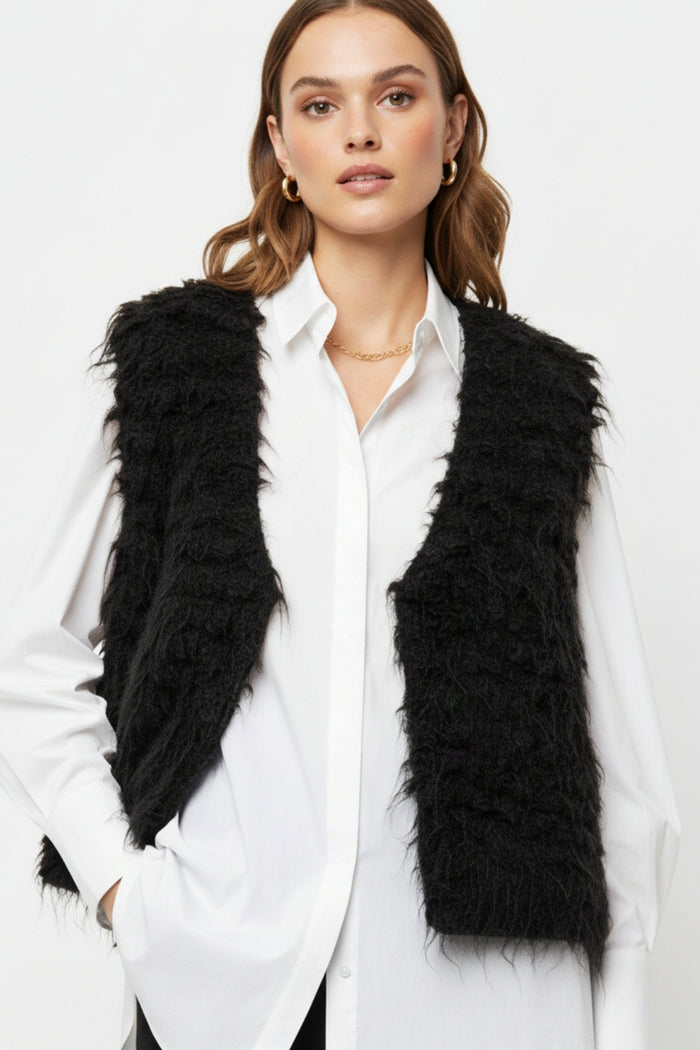 Luxurious vest with black long-haired texture