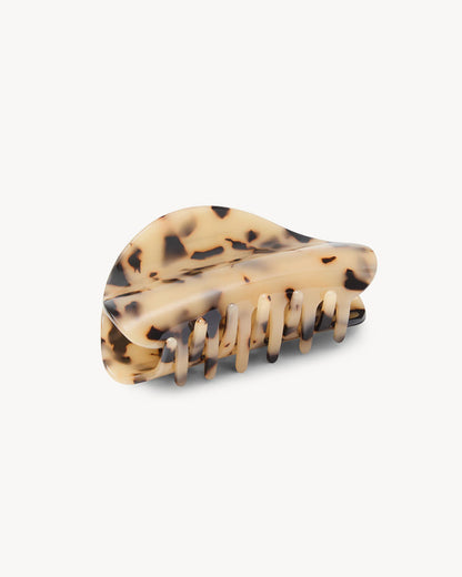 Bottom view of the Machete Claw Clip in blonde tortoise showing the claw prongs