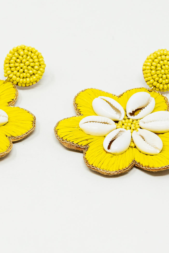 Maxi Embroidered Flower Rafia Earrings With Sea Shell Details in Lime