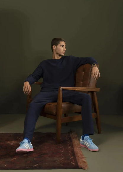 Navy crewneck sweatshirt with relaxed fit, long sleeves, ribbed cuffs and hem