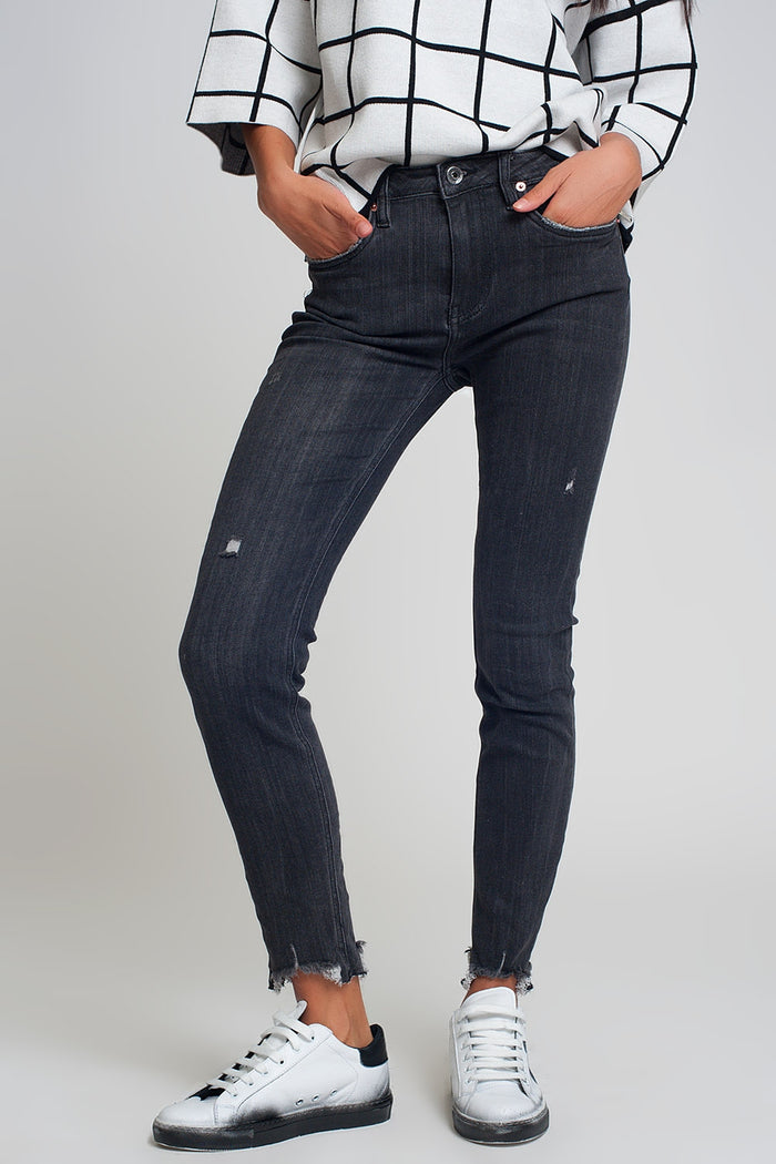 mid rise jeans in black with raw hem - Denim