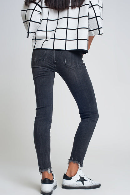 mid rise jeans in black with raw hem - Denim