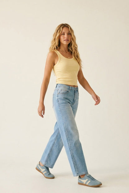 mid-rise Straight Leg Denim Jeans in Light Blue wash - Denim