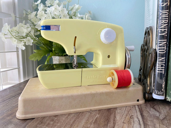 Midcentury Little Betty Midinette Electric Toy Sewing Machine at Duckwells