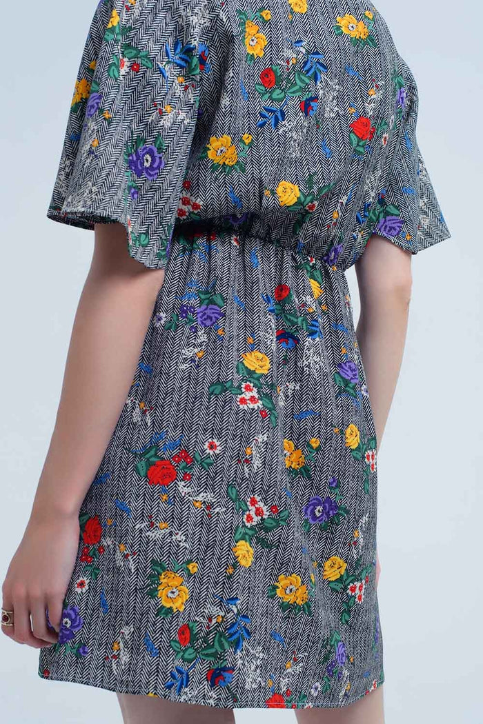 Mini dress with opening and flowers in printed colors - dress