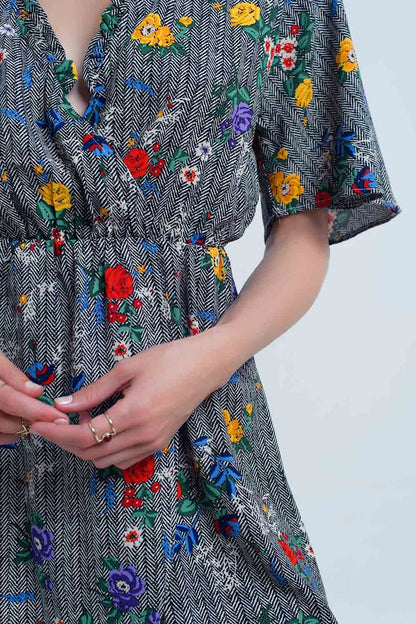 Mini dress with opening and flowers in printed colors - dress