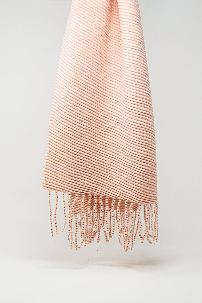 Pink scarf in soft and fluffy fabric with fringes
