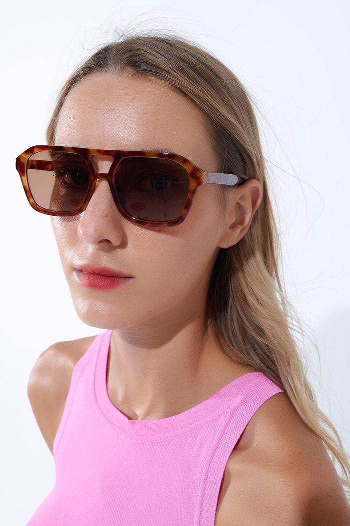 Retro Style Sunglasses with camel Tortoise Shell frames and black lenses