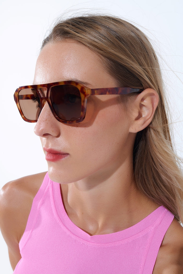 Retro Style Sunglasses with camel Tortoise Shell frames and black lenses