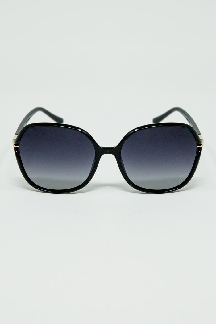 Round sunglasses in black with gold metal detail