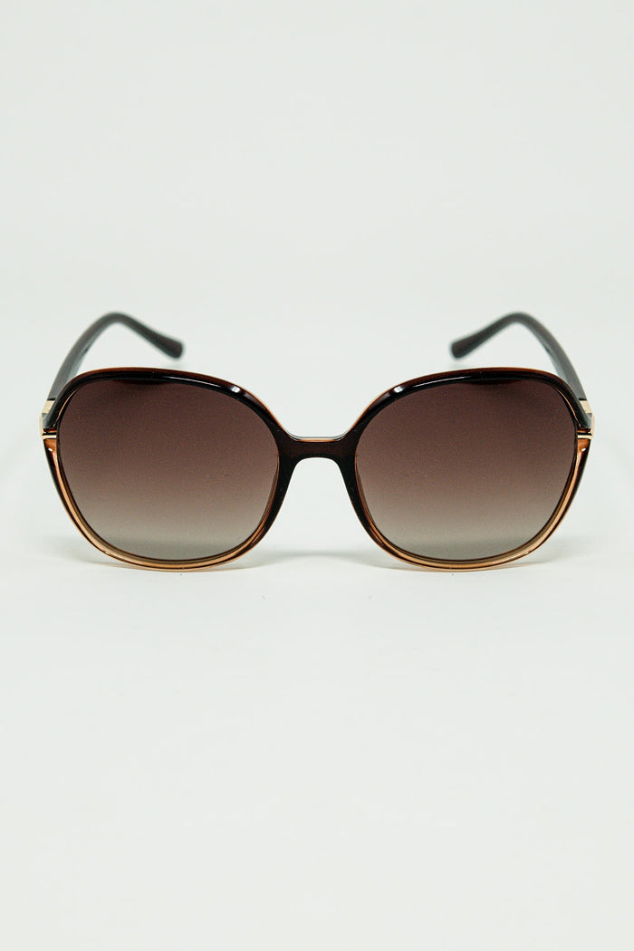 Round sunglasses in caramel color with gold metal detail
