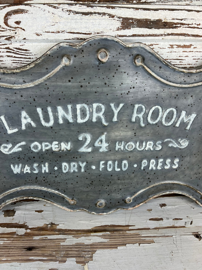 Scalloped Metal Laundry Sign