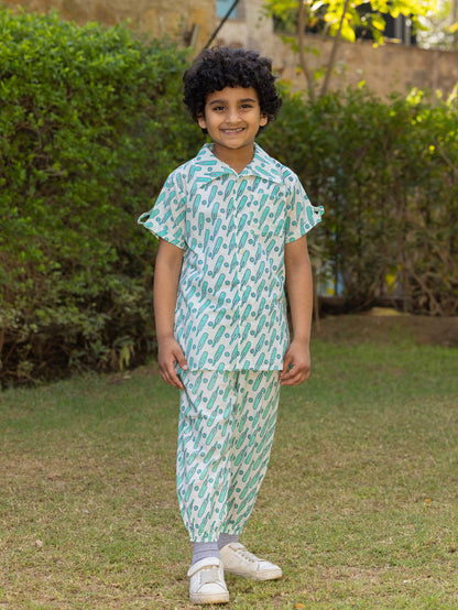 Pinklay organic cotton aqua half-sleeve shirt with bat ball pattern.
