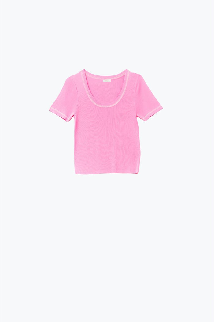 Short Sleeve sweater In pink With Silver Seam at Round Neck