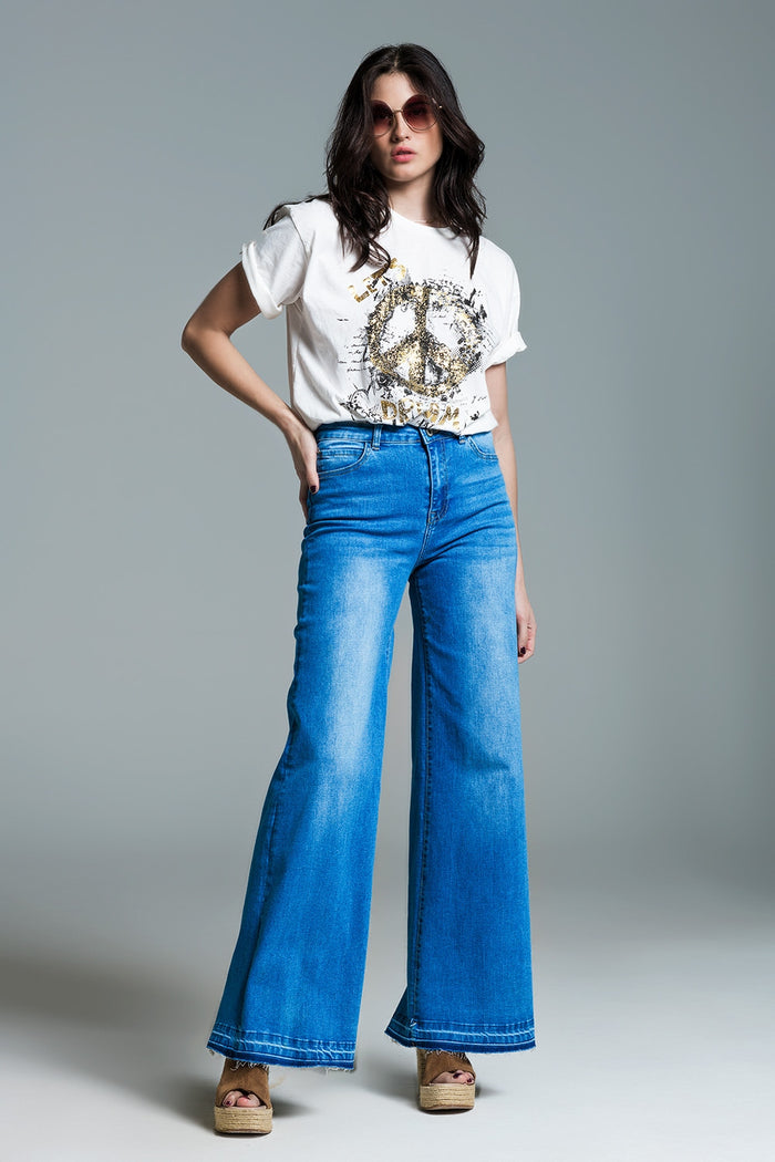 Short Sleeve T-shirt With Graphic Peace Sign Design At The Front In Cream - top