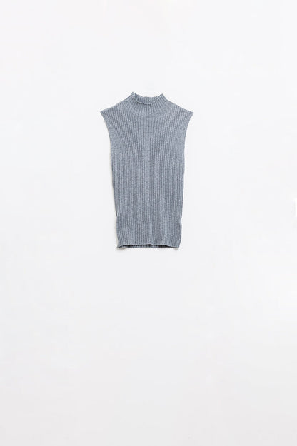Sleeveless fine knit wool sweater in grey