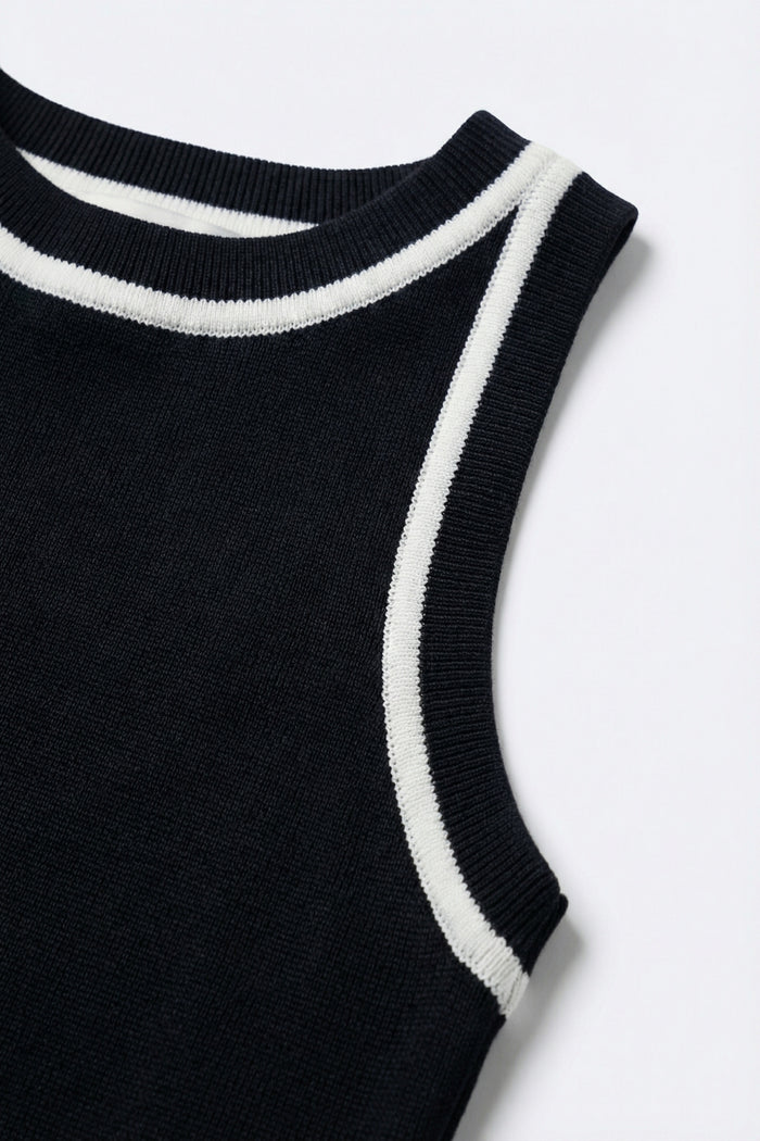Sleeveless Knitted top In navy Featuring detail white Lines