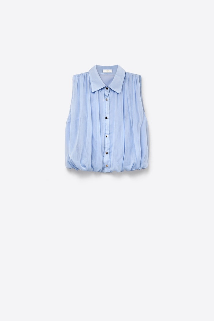 Sleeveless pleated blouse in light blue chiffon with buttons on the front regular fit - Shirts