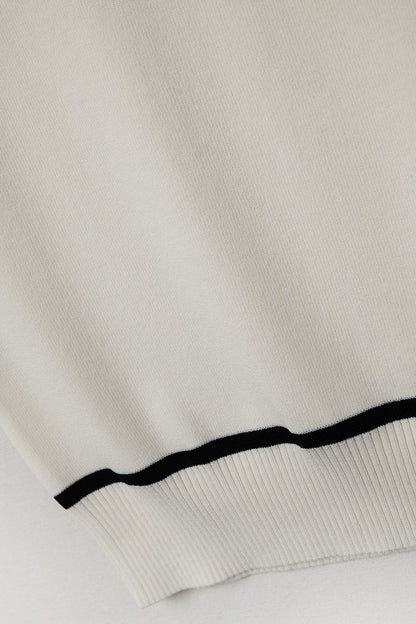 Sleeveless Sweater In White Featuring Black Lines On The Outside