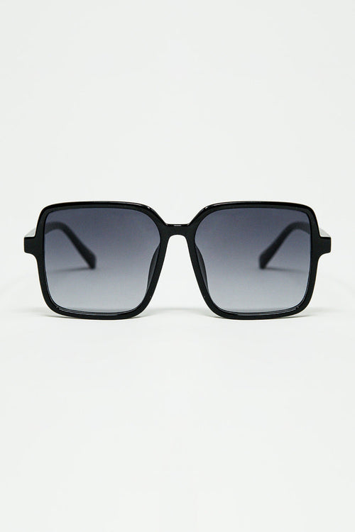 Square sunglasses with high gloss frame in black