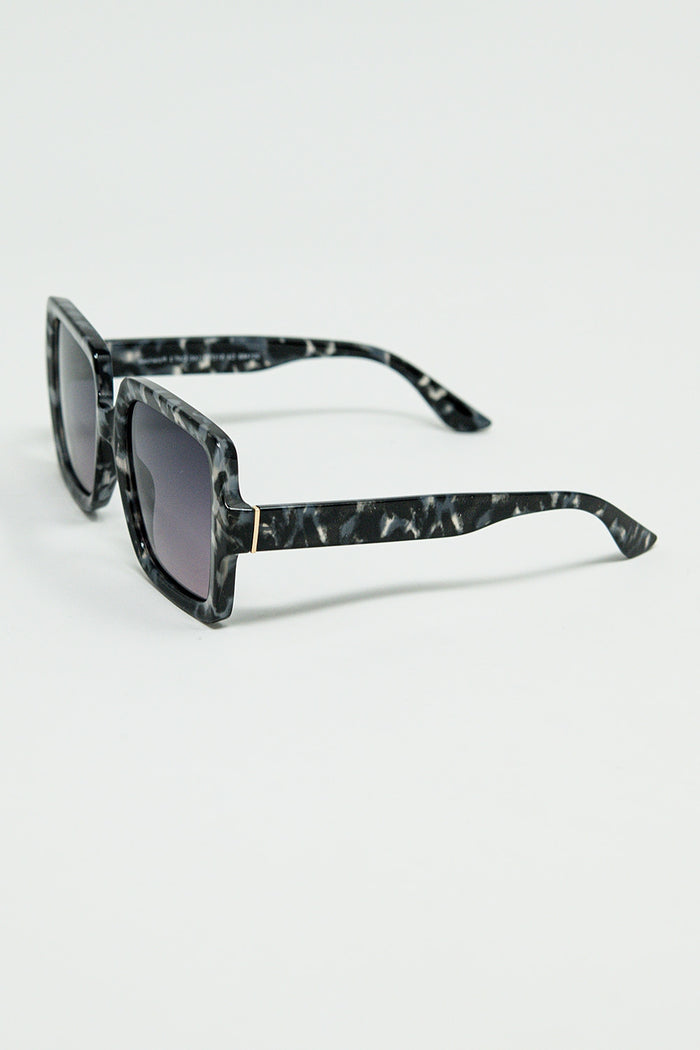 Squared Sunglasses In Black and White/Grey Spot Details