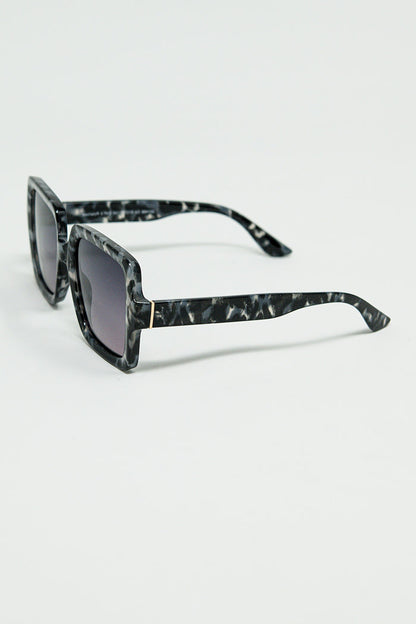 Squared Sunglasses In Black and White/Grey Spot Details