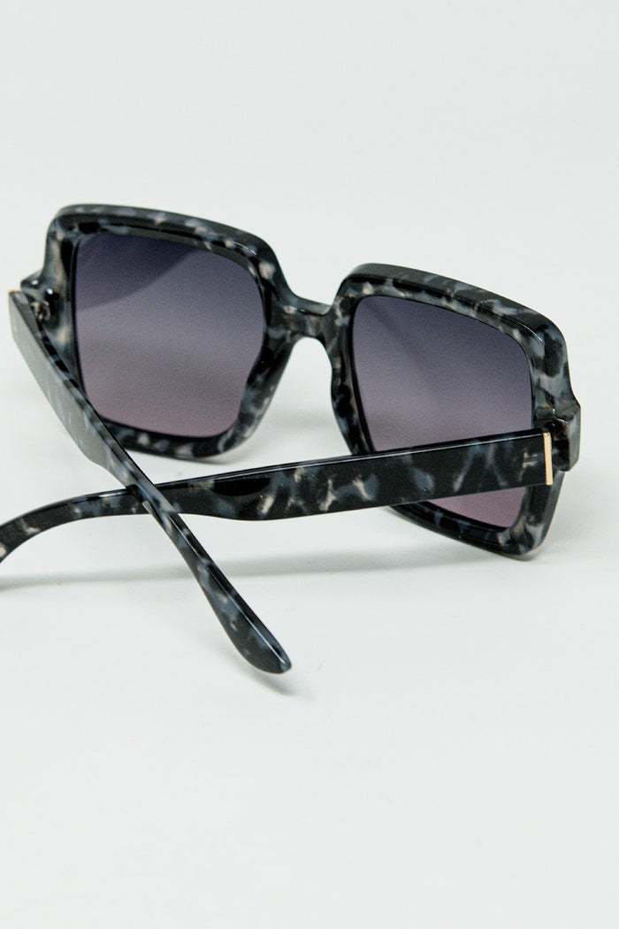 Squared Sunglasses In Black and White/Grey Spot Details