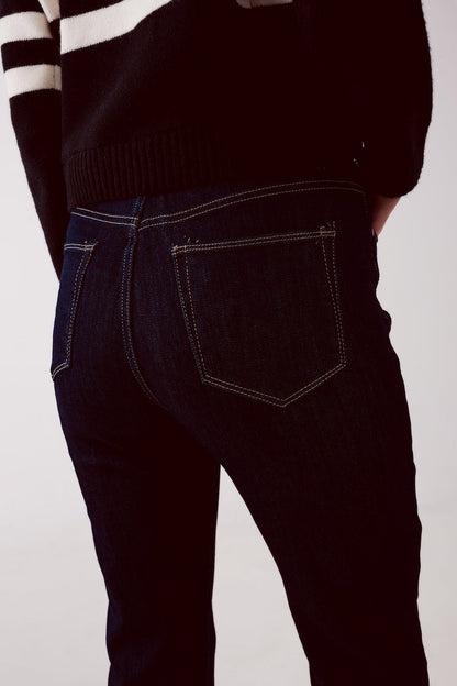 straight fit jeans in dark wash blue - Denim