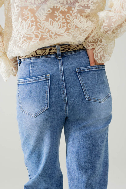 Stretchy Straight Leg Jeans With Front Pocked in Medium Wash - Denim