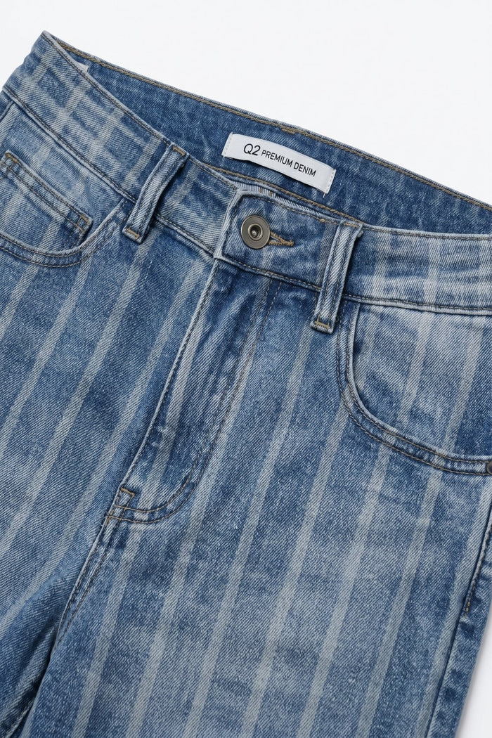 Stripe Design stretch Denim mom Leg Jeans in medium wash - Denim