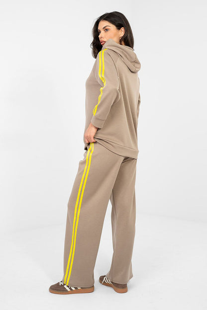 Stylish Women's Tracksuit Set for Casual Wear - Jackets