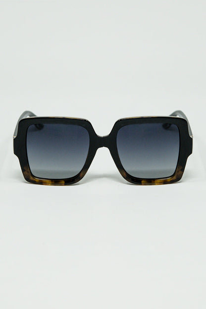 Sunglasses with a gradient print frame and black temples