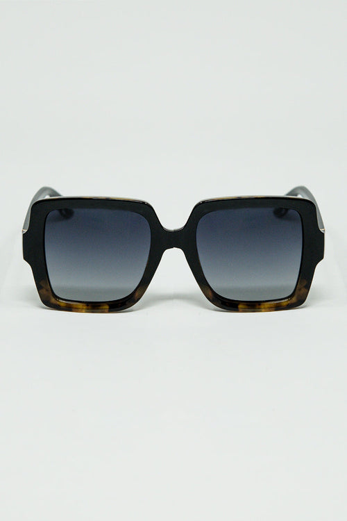Sunglasses with a gradient print frame and black temples