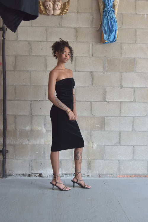 THEORY BLACK VELVET RUCHED TUBE MIDI DRESS