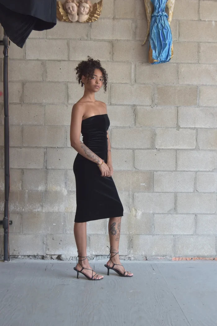 THEORY BLACK VELVET RUCHED TUBE MIDI DRESS