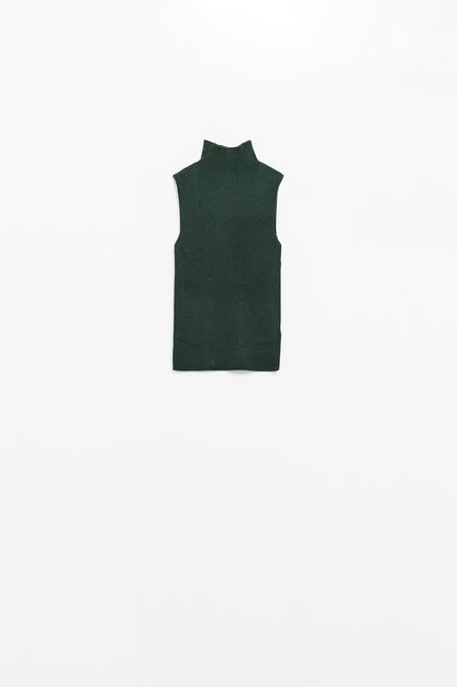 Turtle Neck Ribbed Top in Forest Green