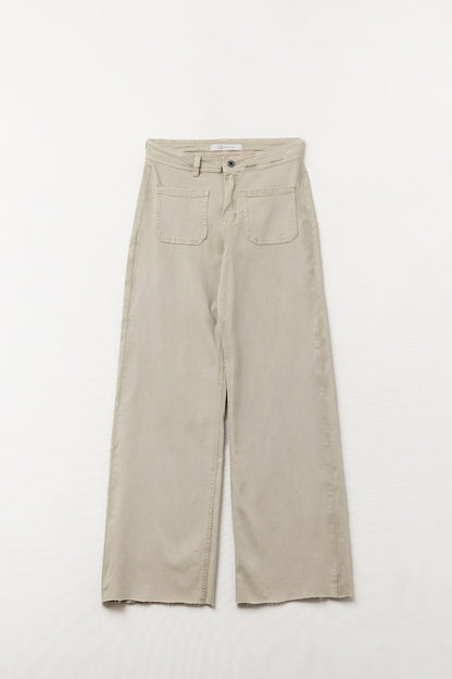 wide leg pants with front pockets in beige - Coloured Jeans