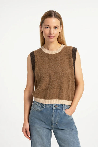 YAYA Spencer Jumper with Check Textured - Otter Brown Dessin 01-000634-609 on model Shop YAYA at Dotique