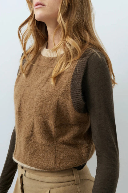YAYA Spencer Jumper with Check Textured - Otter Brown Dessin 01-000634-609 on model Shop YAYA at Dotique