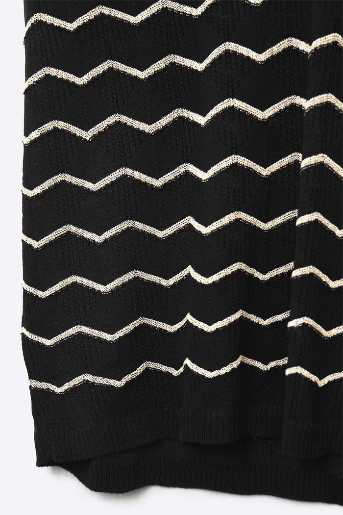 Zigzag V-Neck Knit sweater with dropped sleeves in black